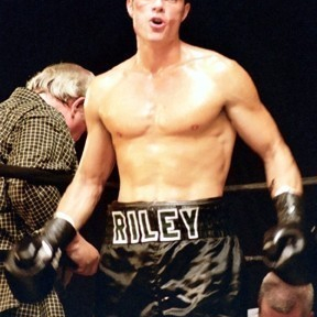 Fighting Tommy Riley  (2005)