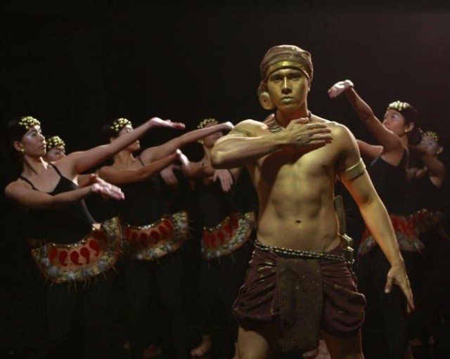 Ang sayaw ng dalawang kaliwang paa / The Dance of Two Left Feet  (2011)