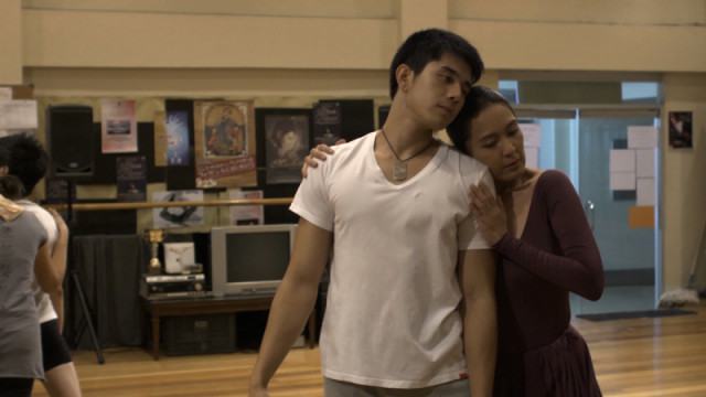 Ang sayaw ng dalawang kaliwang paa / The Dance of Two Left Feet  (2011)