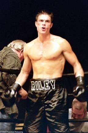 Fighting Tommy Riley  (2005)