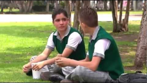 SERGIO : UN ADOLESCENTE GAY FRENTE AL BULLYING