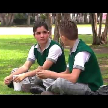 SERGIO : UN ADOLESCENTE GAY FRENTE AL BULLYING